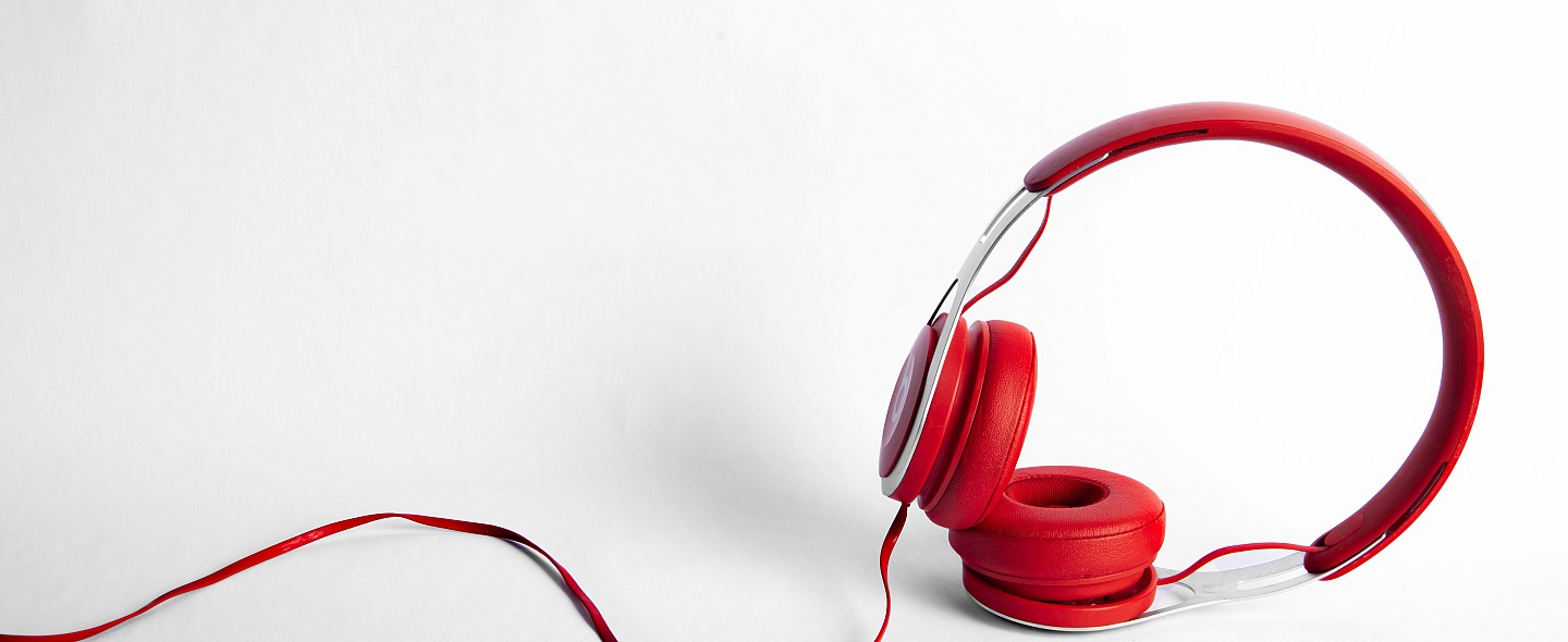 Rote Kopfhörer Blutspende Podcast